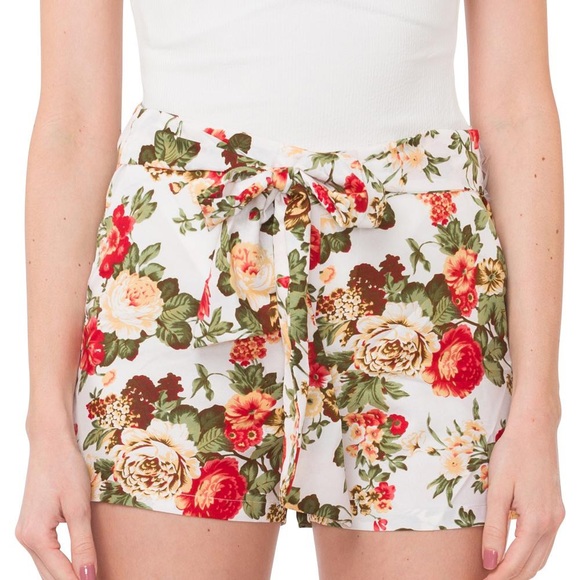 FLORAL CHARM Shorts - Picture 2 of 5
